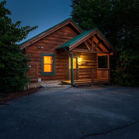 Cozy Log Cabin!! In Heart Of Pf & Close To The Smokies Pigeon Forge Zewnętrze zdjęcie